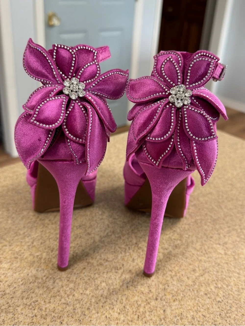 Gianni Bini Berry Pink Velvet Flower Rhinestone Ultra Platform Heels Sandals 7